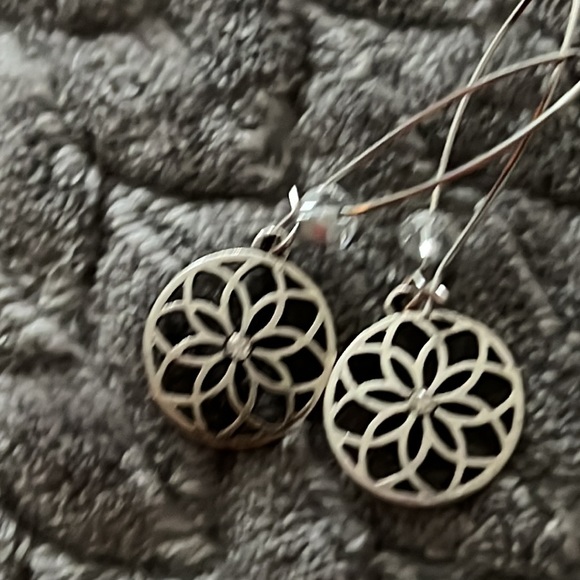 Earrings New without tags - Picture 2 of 2